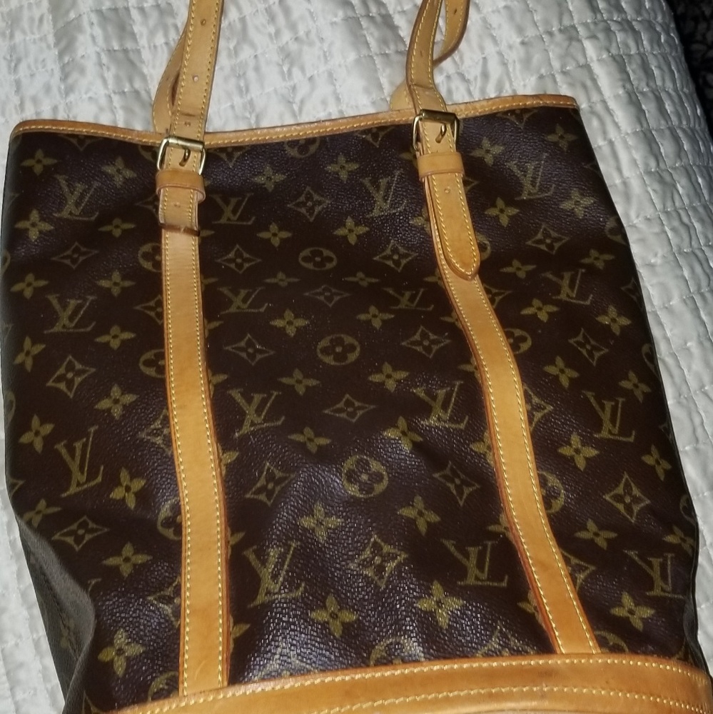 Authentic L.V Bucket...Large...reposh...